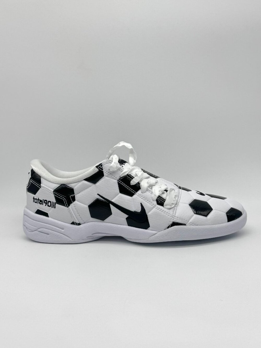 Nike Womens Total 90 Soccer Ball Shoes Black White Sz 8 New IO2388-100